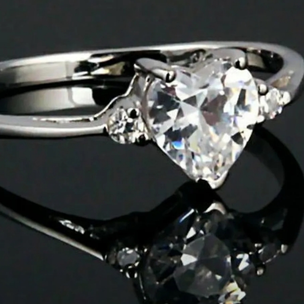 HEART CUT ICE ON FIRE RING - Picture 9 of 9